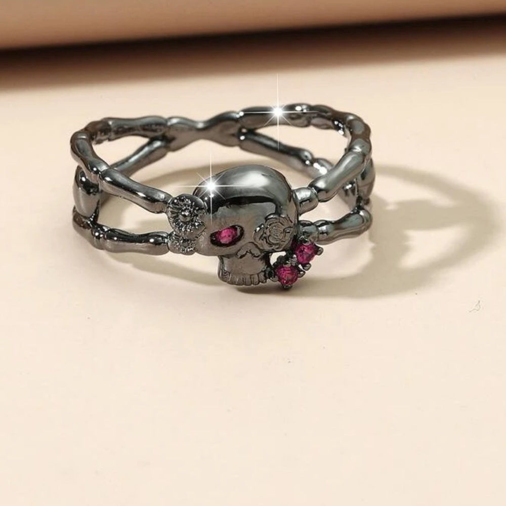 Skull ring - Picture 2 of 3
